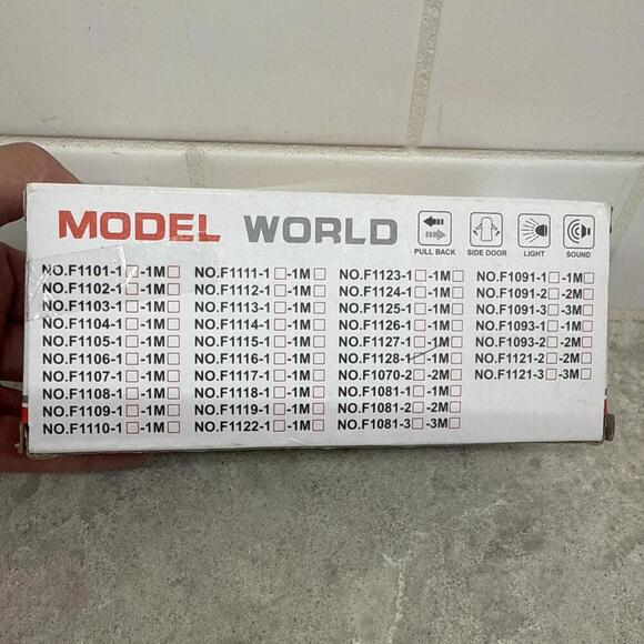 Model World 1:32 school bus die cast model, doors open, lights, sound, pullback - Picture 3 of 8